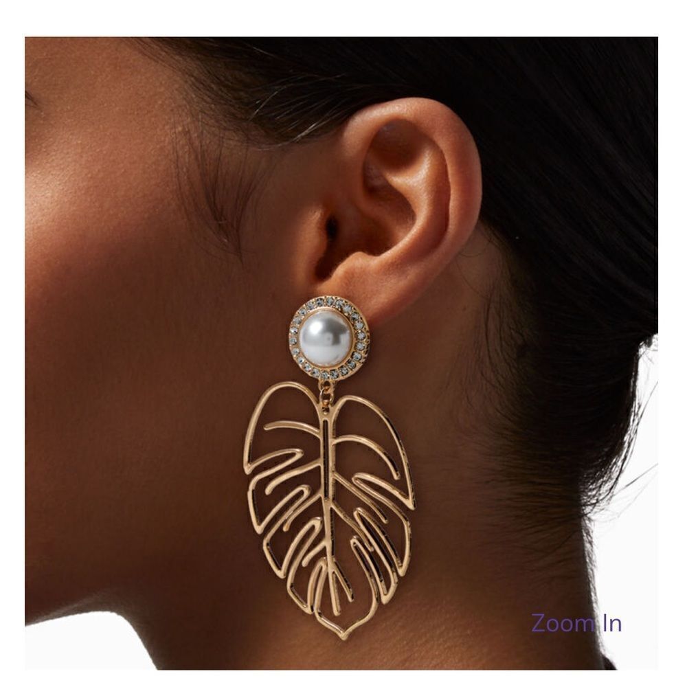 5/$25 PALM LEAF 🍃 DANGLES